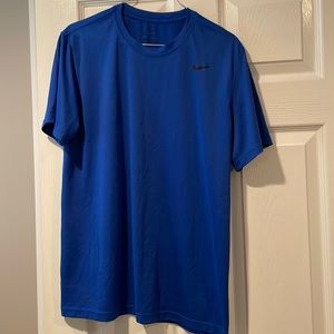 Men’s size medium dry, fit Nike shirt